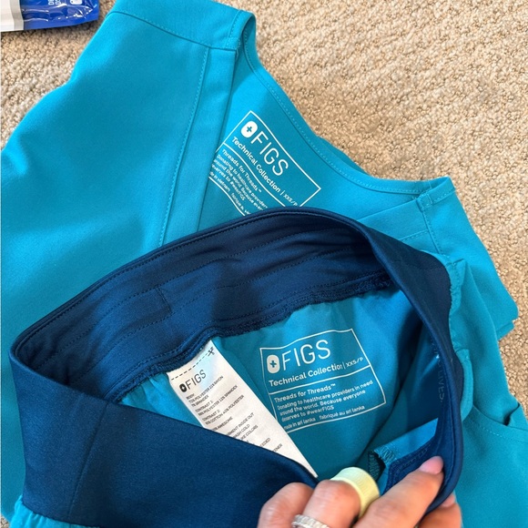 Women's Teal High Waisted Jogger and Scrub Set - Picture 4 of 5